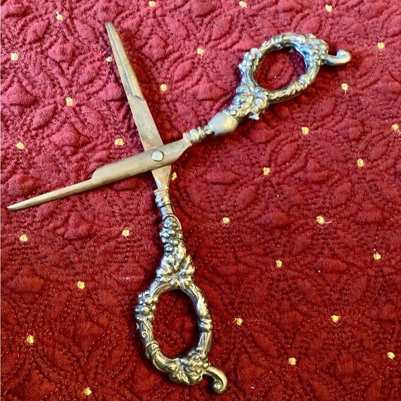 Antique Sterling silver antique sewing scissors, leaf pattern - Picture 4 of 9